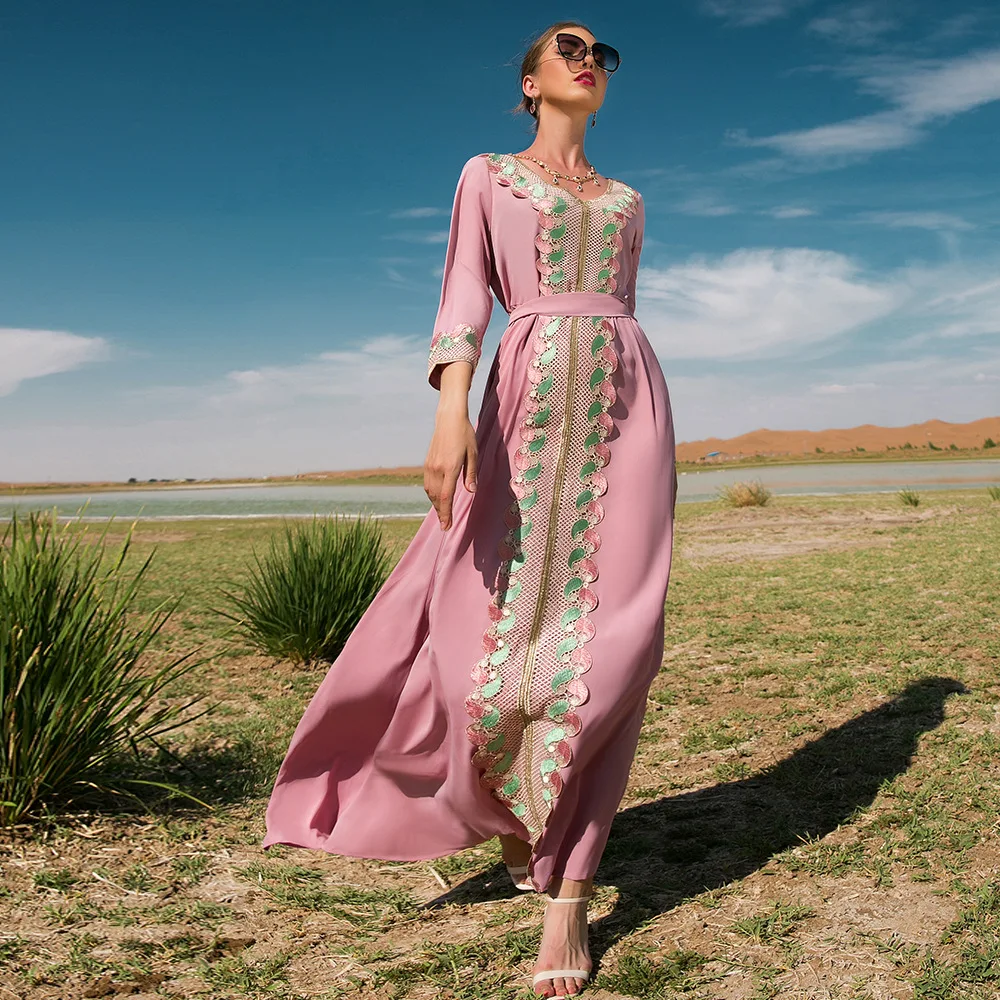 Women's Spring and Summer Muslim Elegant Pink Embroidered Spangled Robe Turkish Abaya Arab Islamic Women Moroccan Kaftan Dress