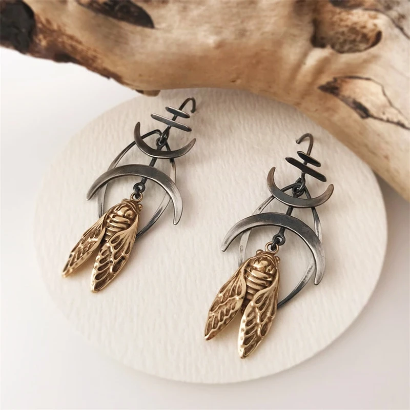 

Vintage Irregular Insects Cicada Stud Earrings New Trend Women Pendant Earrings Ethnic Style Jewelry