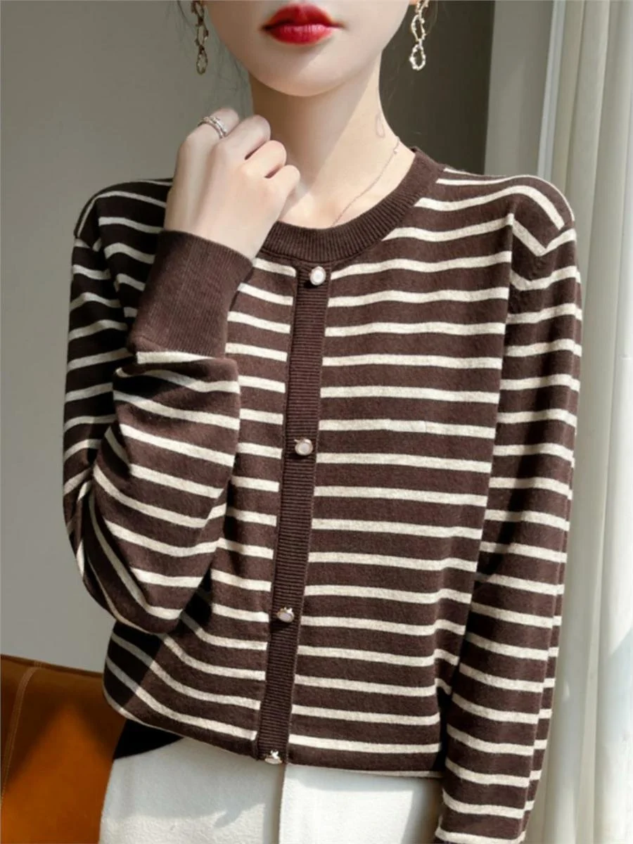 Осенняя одежда для мам среднего возраста трикотажная рубашка новинка 2024 верхняя