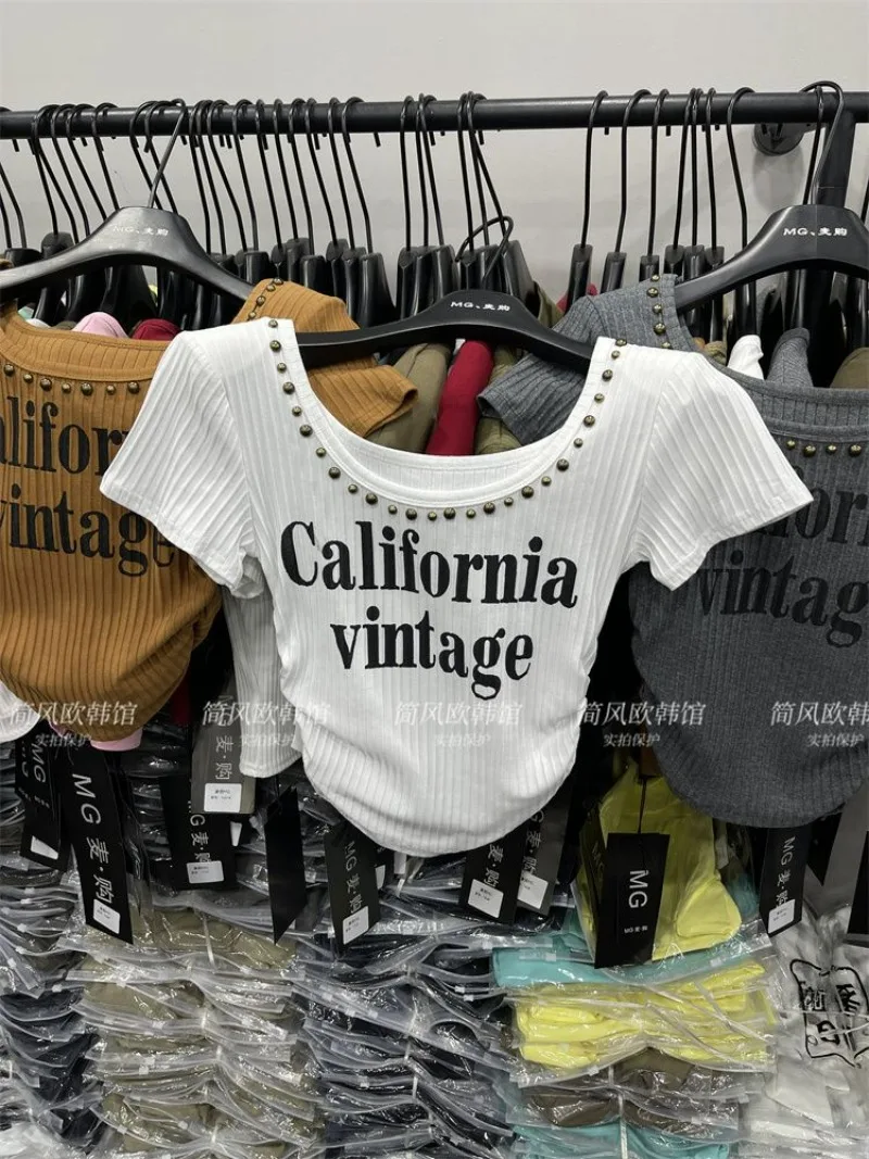 Женский укороченный топ с квадратным вырезом плиссированный заклепками и