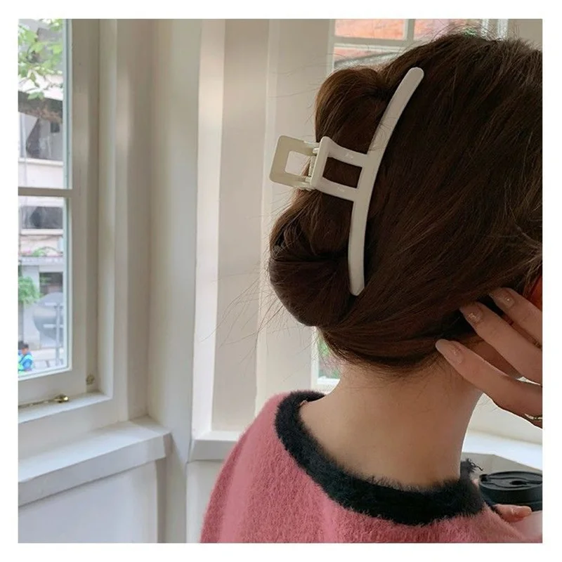 New Ladies Large Hair Clip 13CM Bright matte finish Cross Temperament Pan Grabber Simple Cute Girl Shark Headwear