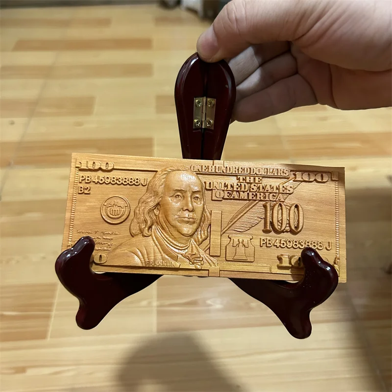 

Деревянная статуэтка из кипариса