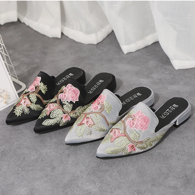 

Pointed Toe Slippers Embroidery Shoes Women Square Heel Sandales Female Beach Big Slides Large Size 34-42 Zapatos Para Mujer