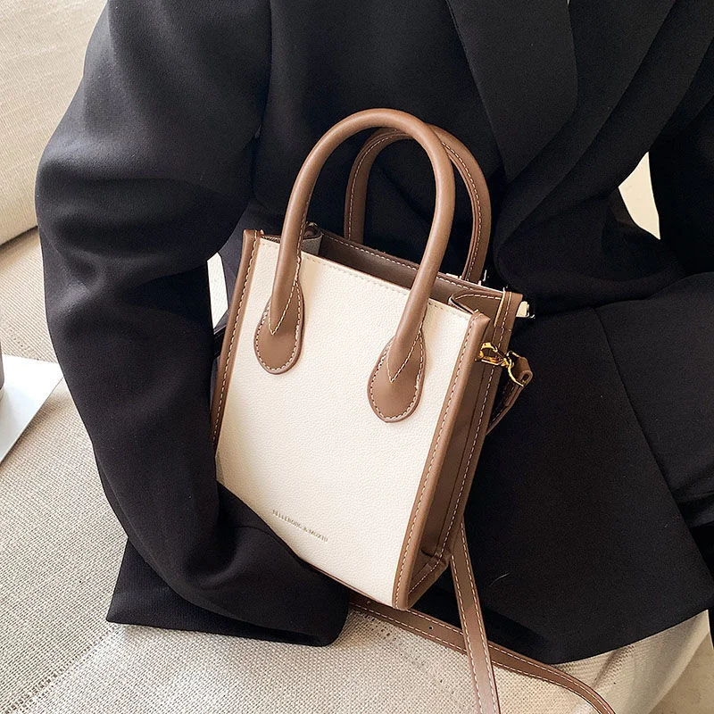 

Hong Kong sense messenger bag women's 2021 new fashion, simple texture and versatile personalized portable one small square bag