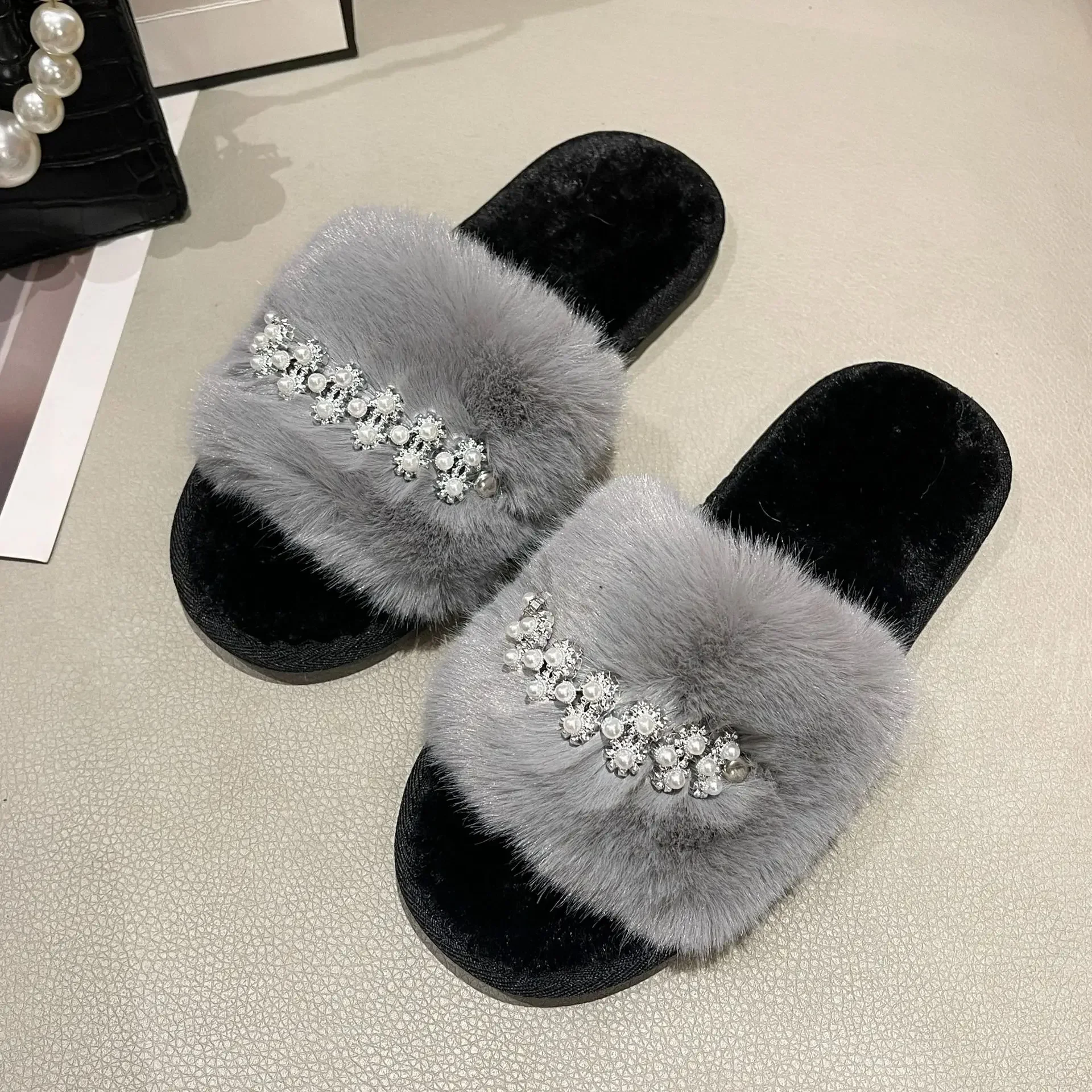 Женские домашние тапочки с цепочкой однотонные шлепанцы открытым носком на