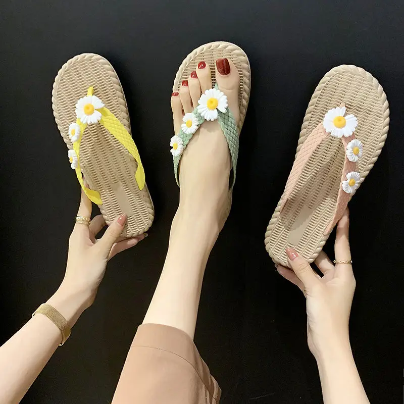 

Herringbone Slippers Female Summer Daisy Fashion Non Slip Students Go Shopping on The Beach for Vacation and Wear Flip Flops