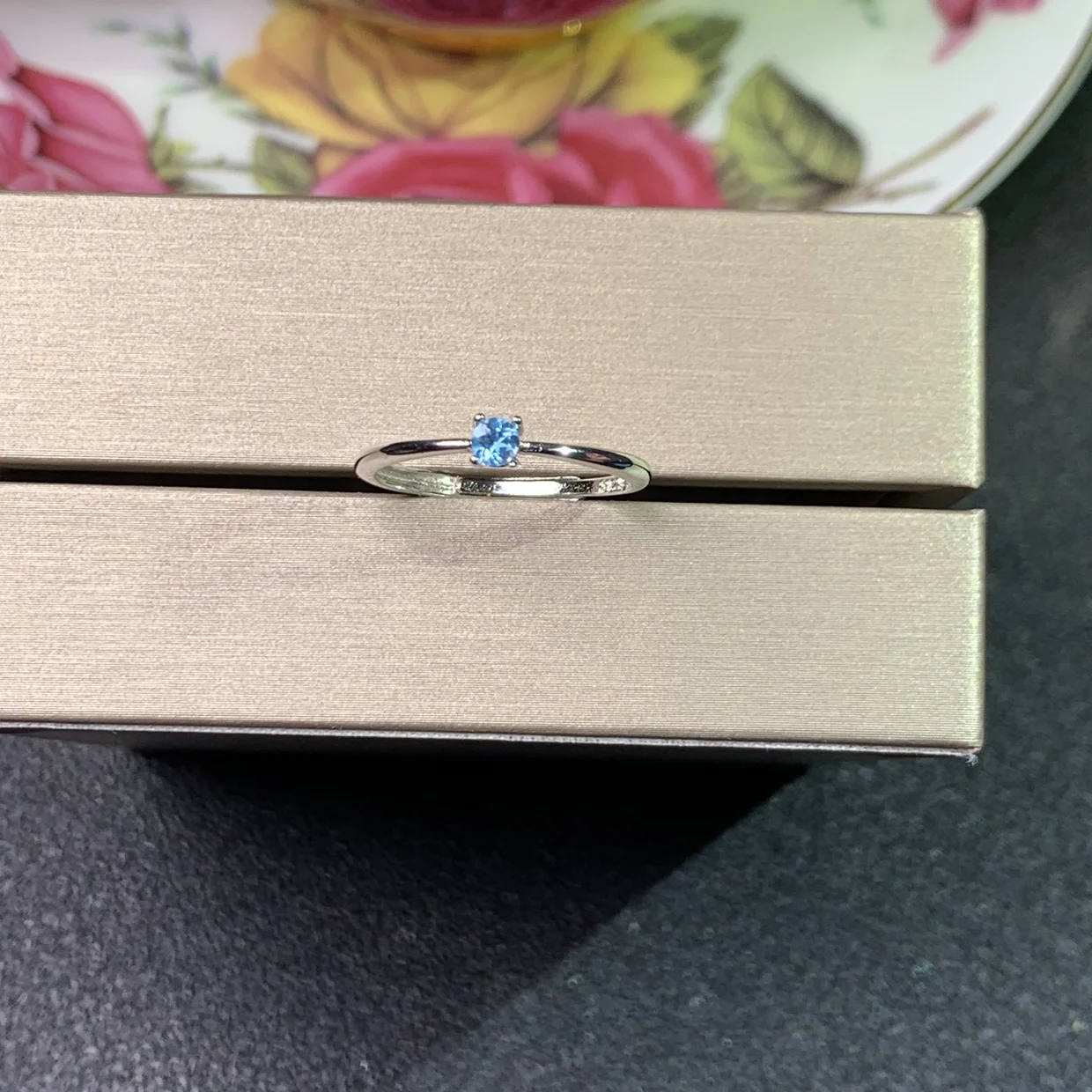 Специальное предложение с фабрики кольцо из натурального швейцарского синего