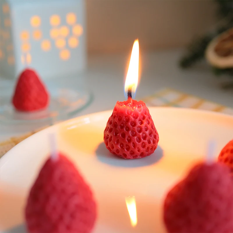 

4pcs Soy Wax Strawberry Candles Aromatherapy Scented Candles Cake Topper Home Decor Wedding Birthday Christmas Party Decoration
