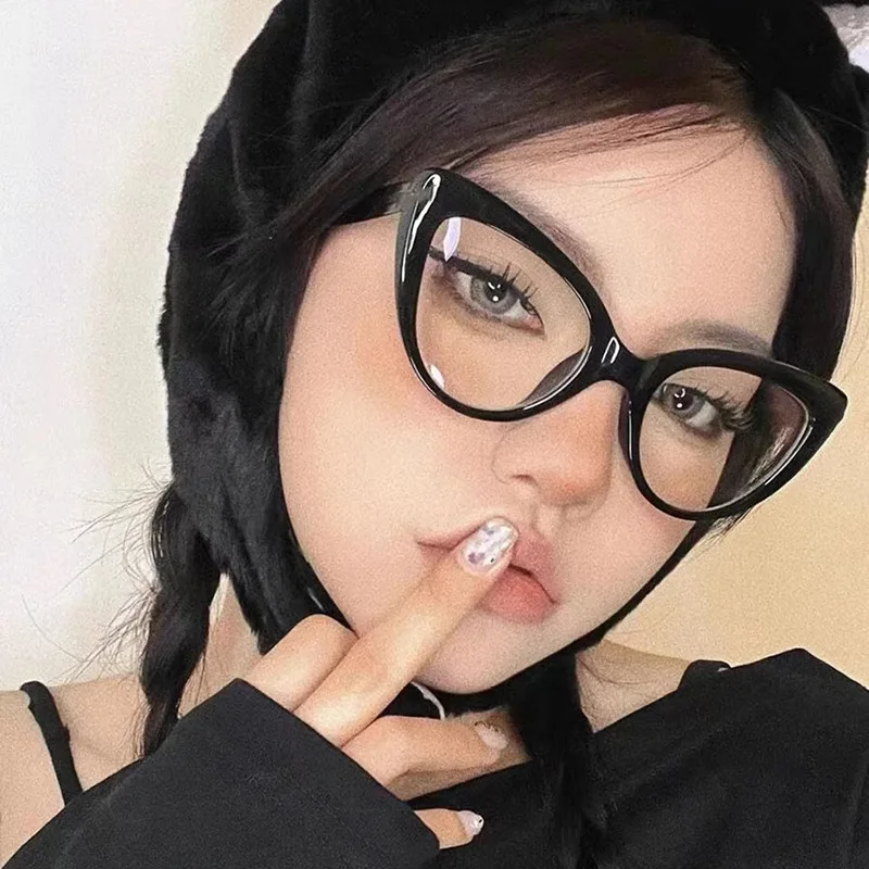 

DYTYMJ Vintage Cat Eye Sunglasses Women Eyewear Frame Women Luxury Brand Glasses Women Classic Cat Eye Oculos De Sol Gafas Uv400