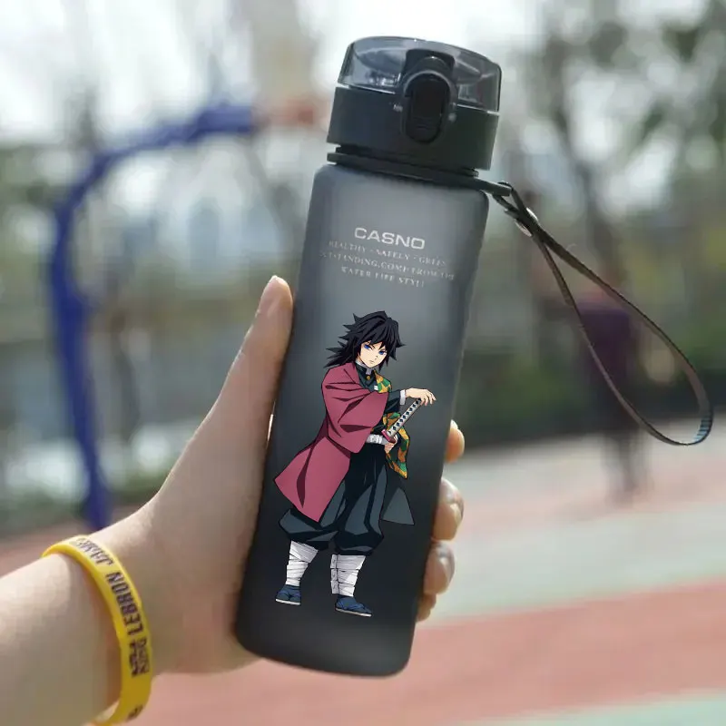 Детская пластиковая бутылка для воды Demon Slayer 560 мл коёхару готогэ истребитель демонов том 11 клинок рассекающий демонов demon slayer kimetsu no yaiba манга