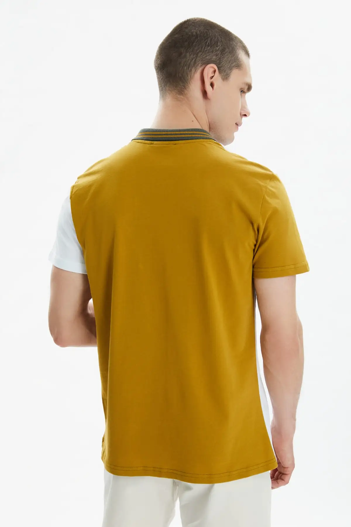 

Trendyol Men 'S Regular Fit Polo Collar T-shirt TMNSS21PO0242