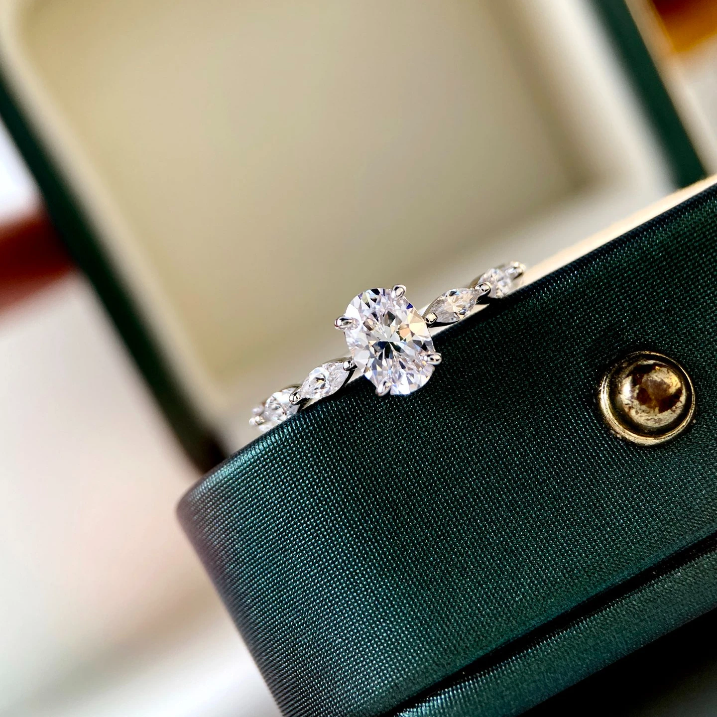 

Женское Обручальное кольцо из серебра 925 пробы с овальным фианитом