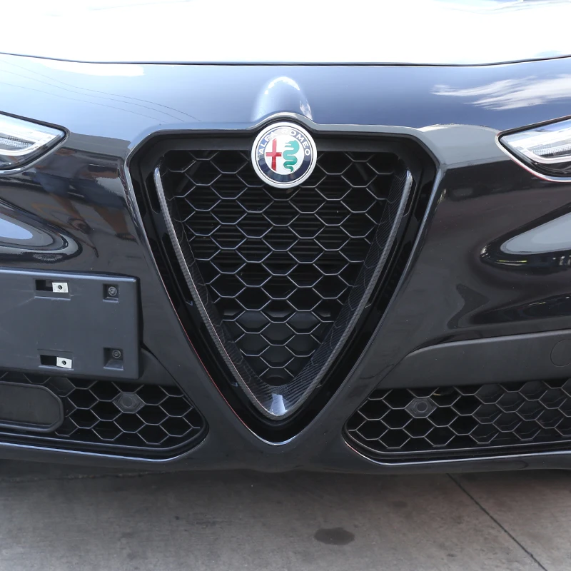 Фото Для Alfa Romeo Giulia Stelvio 2017-2026: Декоративная накладка на переднюю решетку радиатора из настоящего карбона, V-образная рамка, наклейка, кольцевое покрытие для логотипа №5