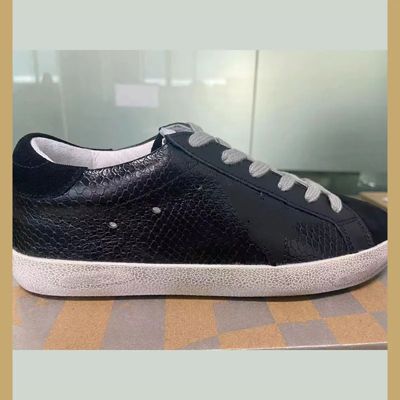 

2022 Four Seasons New Parent-Child First Layer Leather Small Dirty Shoes Fashion Sports Casual Shoes Anti-skid Increase ST210