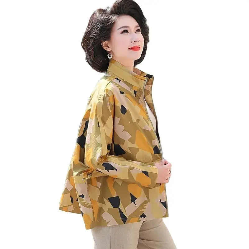 Фото Новинка 2022 куртка для матери в иностранном стиле пальто женщин среднего возраста