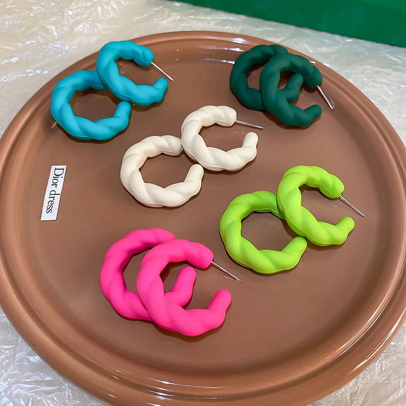 

Fashion Design Acrylic C Shape Hoop Earrings for Women Korean Colorful Geometric Resin Circle Earrings 2022 Trendy Jewelry