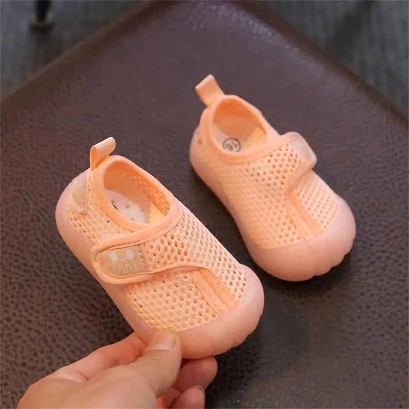 

Children's Flying Weaving Shoes Strong And Sturdy Breathable Mesh Shoes Breathable Mesh Cute Pregnancy Baby Mesh Shoes White