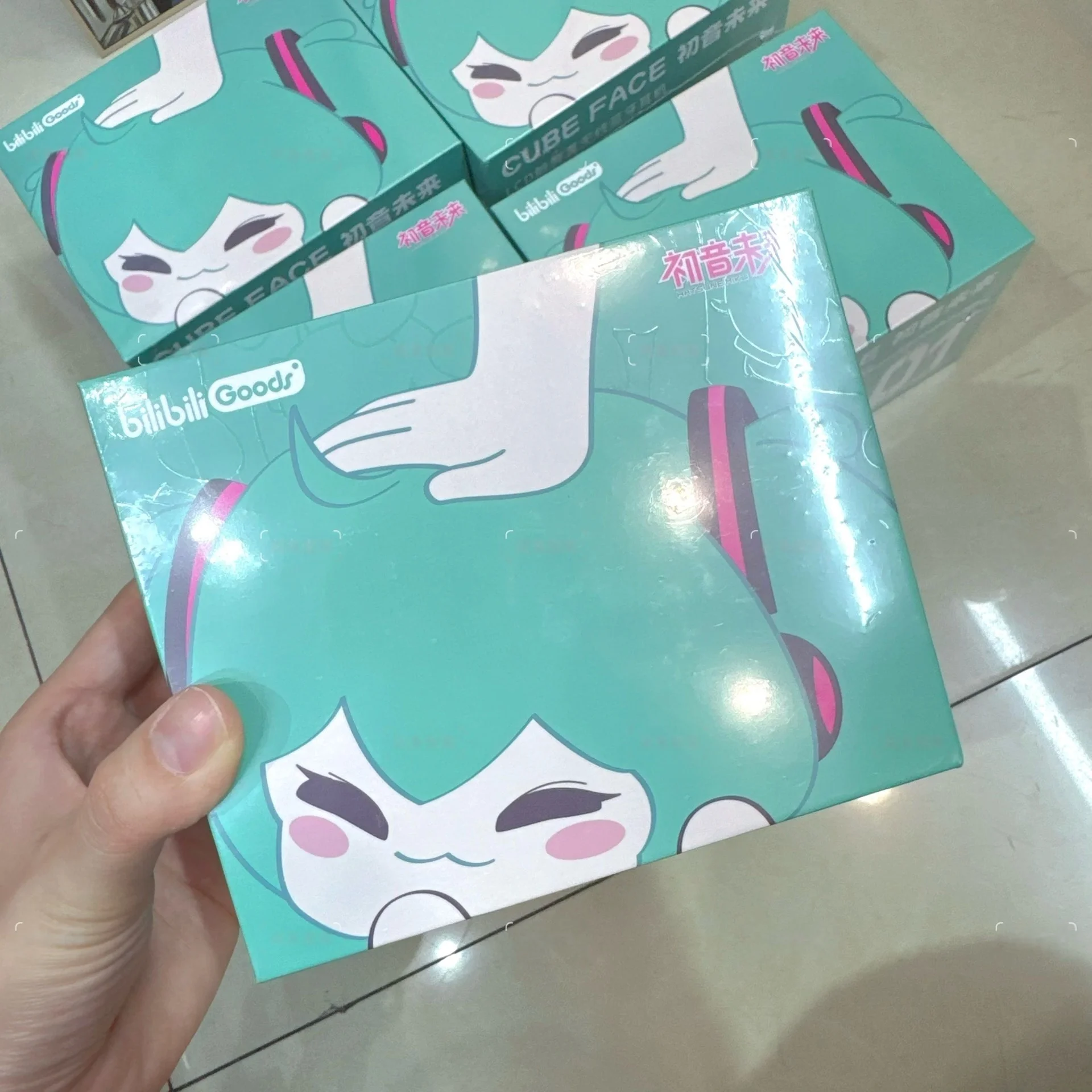 Фото Новинка на складе, оригинальные беспроводные Bluetooth-наушники Hatsune Miku, кубическое лицо, ЖК-сенсорный экран, беспроводные Bluetooth-наушники, подарки №2