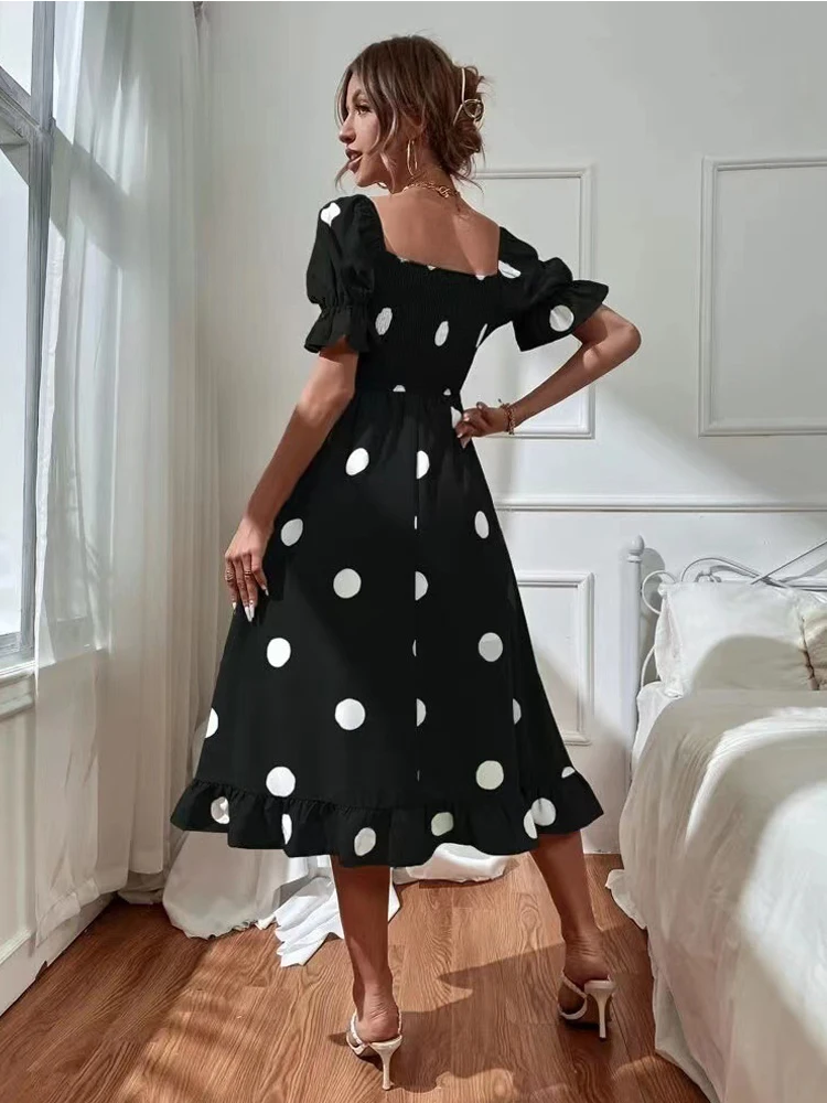 Платье женское средней длины с открытыми плечами