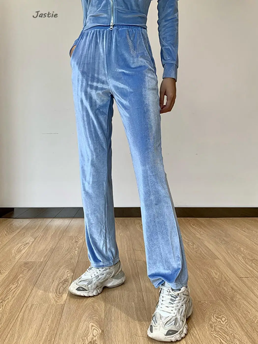 Женский бархатный костюм с капюшоном комплект из двух предметов вышитыми