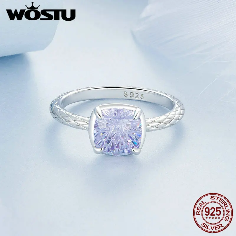 Женское кольцо из серебра 925 пробы с бриллиантами