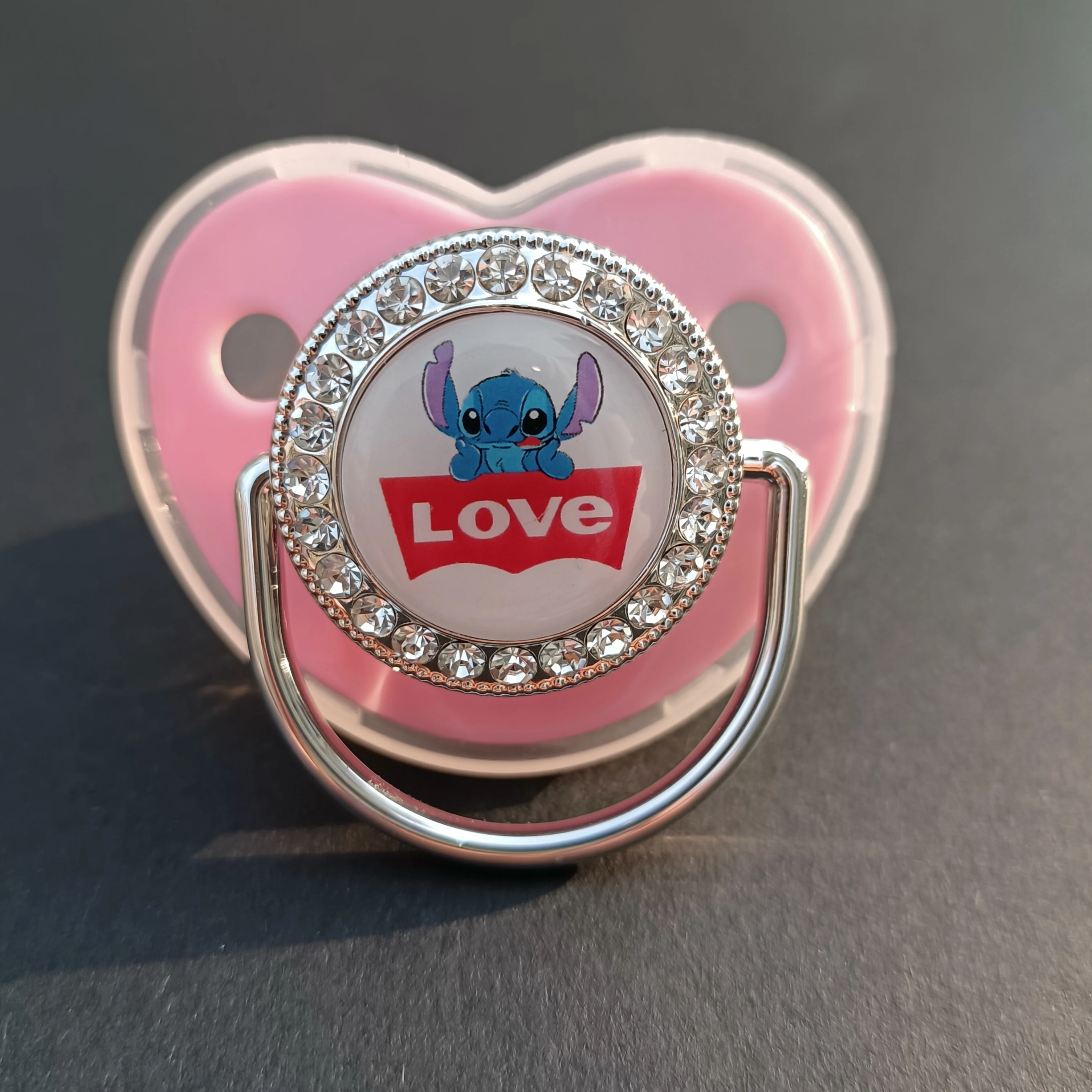 Рисунок 4 - Соска-пустышка и соска для новорожденных