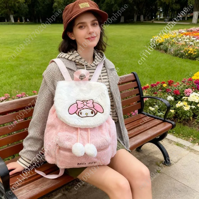 Фото Женский рюкзак My Melody: плюшевая сумка через плечо в уличном стиле для кофейни, кампуса, поездок на работу, винтажный, универсальный, с бантом и помпонами №5