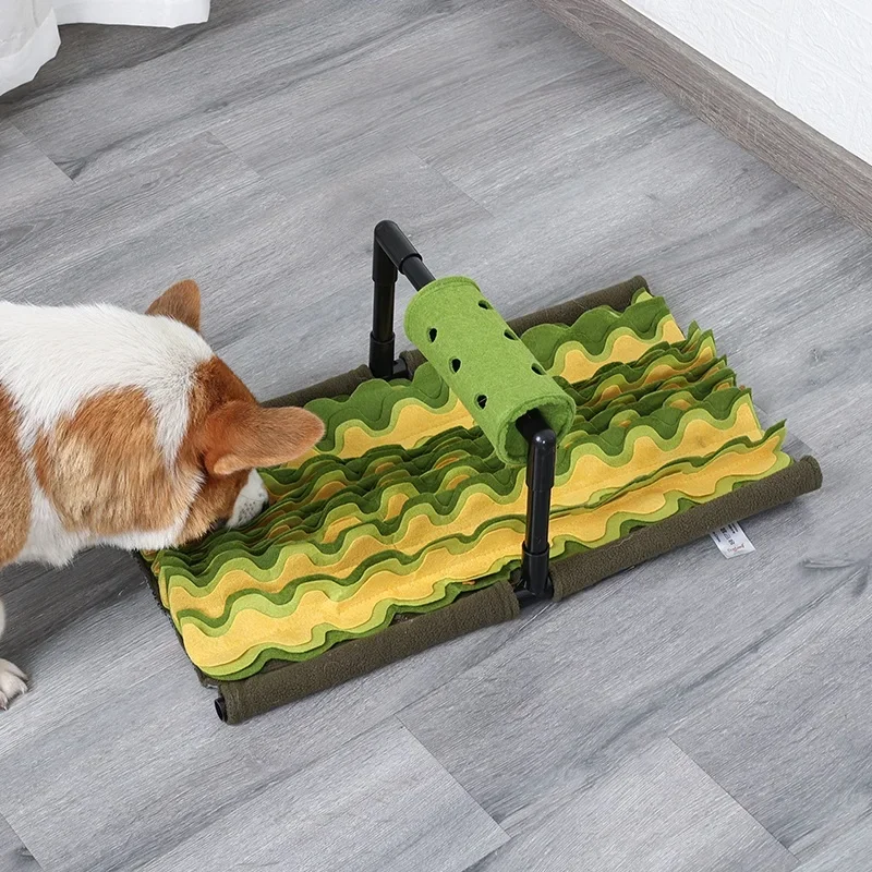 Вращающаяся прокладка для утечки пищи домашних животных: собаки потребляют