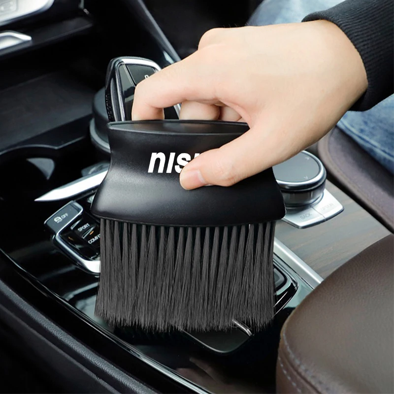 

1pcs Car Cleaning Brush Air Outlet Clean Brush for Nismo R34 Gtr Emblem Watch Nissans Tiida Teana R32 Juke X-trail Accessories