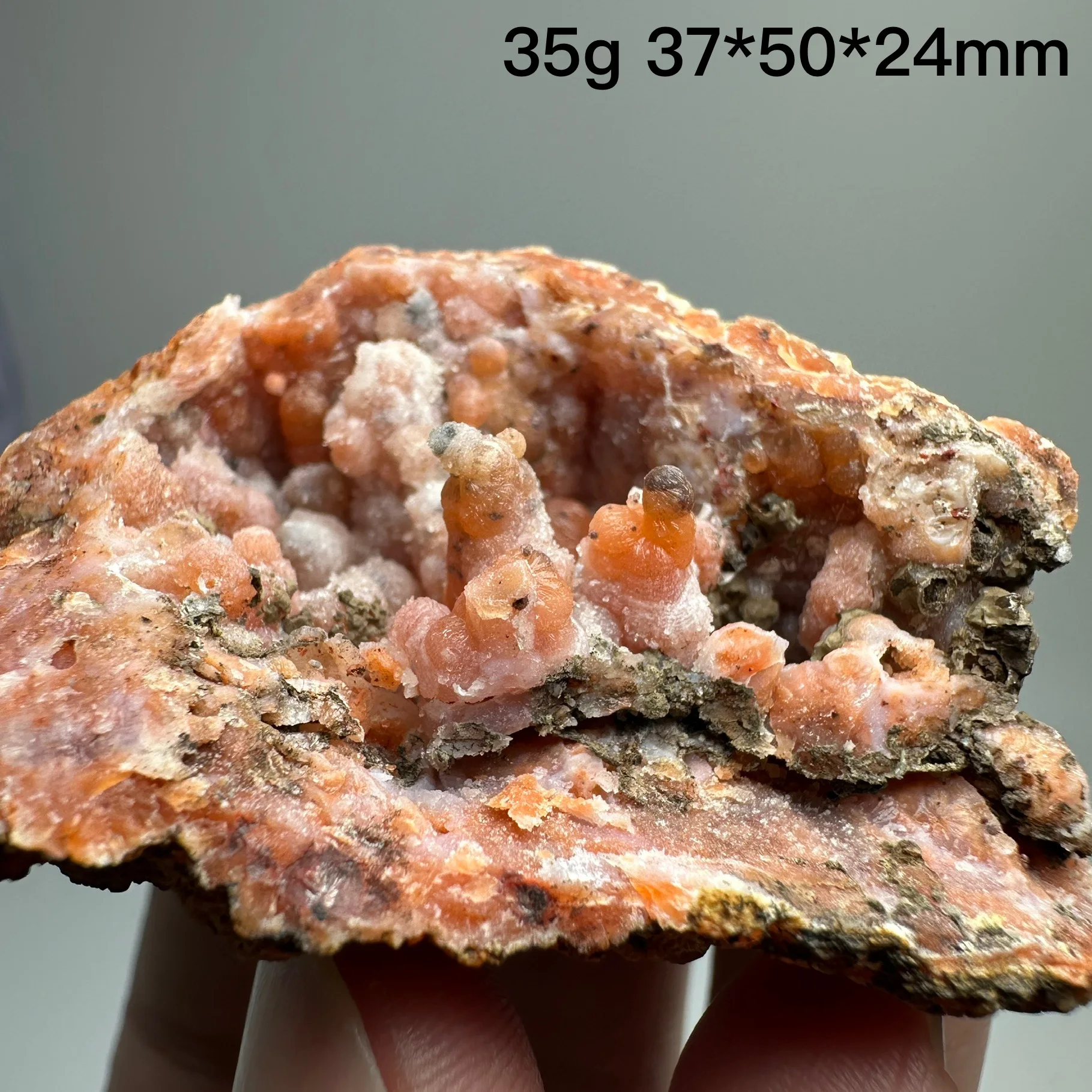 

Натуральные кристаллы агата и кварца