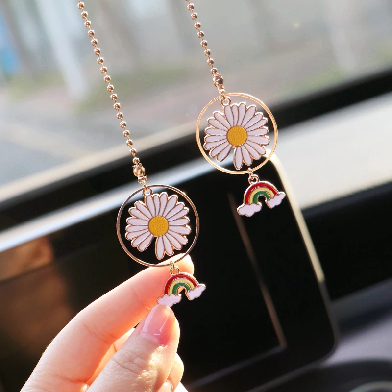 

High-end car pendants creative small fresh car chrysanthemum pendants car rearview mirror ornaments ladies