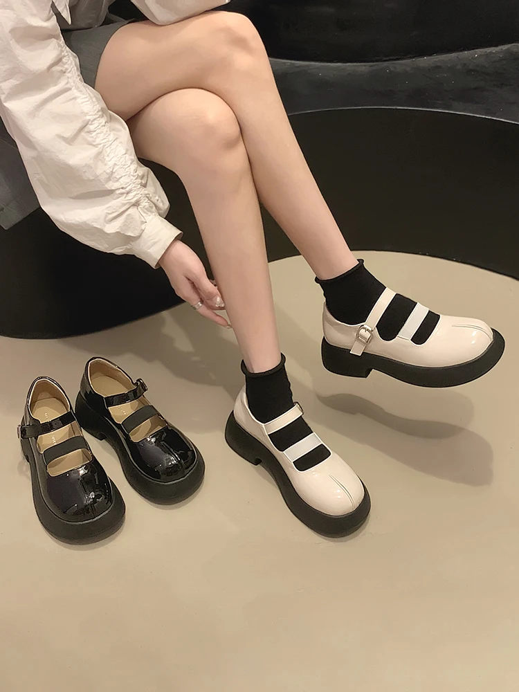 

Женские туфли дерби, модная женская обувь, подходящая ко всему кожаная классическая летняя обувь с круглым носком, новинка 2023, простые резиновые туфли на широком каблуке с пряжкой в стиле ретро