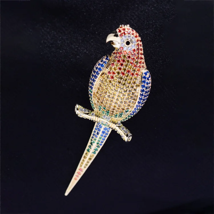 Медный брошь новой моды с инкрустированным цирконом "Попугай" в ярких цветах для креативного стиля костюмной жакетки, персональный животный элемент на свадебный бант, прилив прилива.