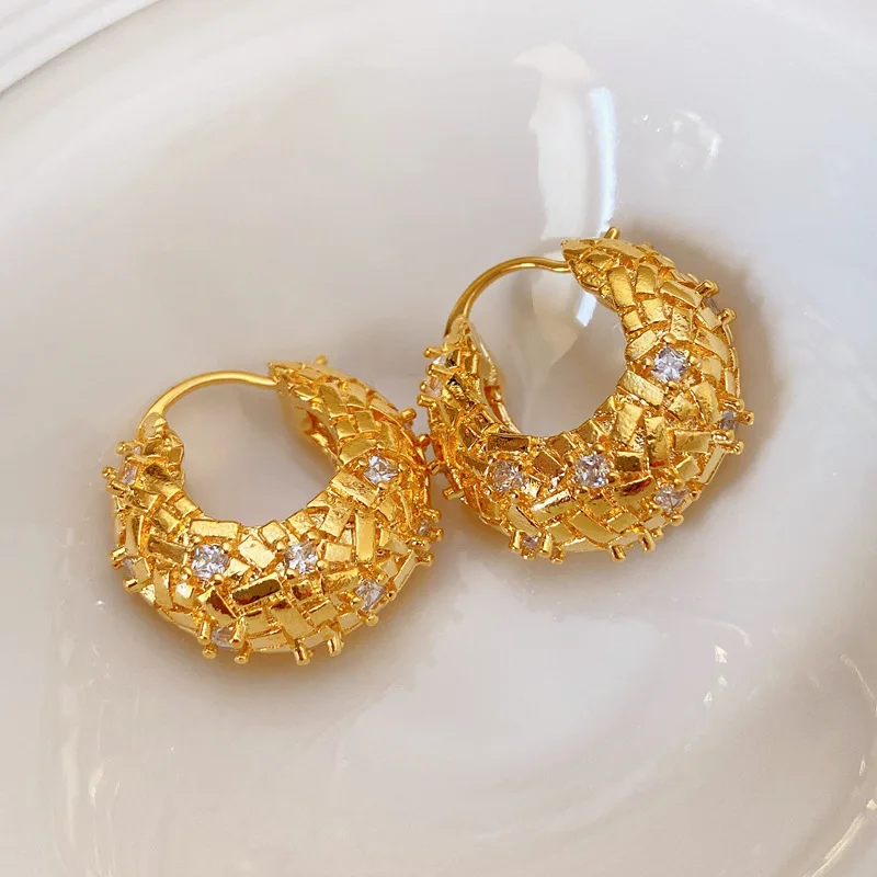 

Earring Women's European And American Metal Inlaid Zircon Earring Simple Fashion Joker Gold-Plated Earring Cold Wind Temperament