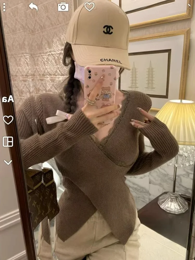 Gentle Atmosphere White V-neck Lace Knitted Bottoming Shirt Women Autumn and Winter Slim fit Sweater Inner wear Graceful Top