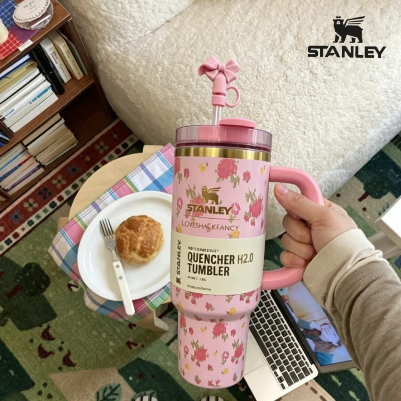 Термокружка Stanley 40oz LoveShackFancy Pink Flower из нержавеющей стали с ручкой и соломинкой, герметичная, для ежедневного использования (art.: 3920db5abfd4a) - 3920db5abfd4a