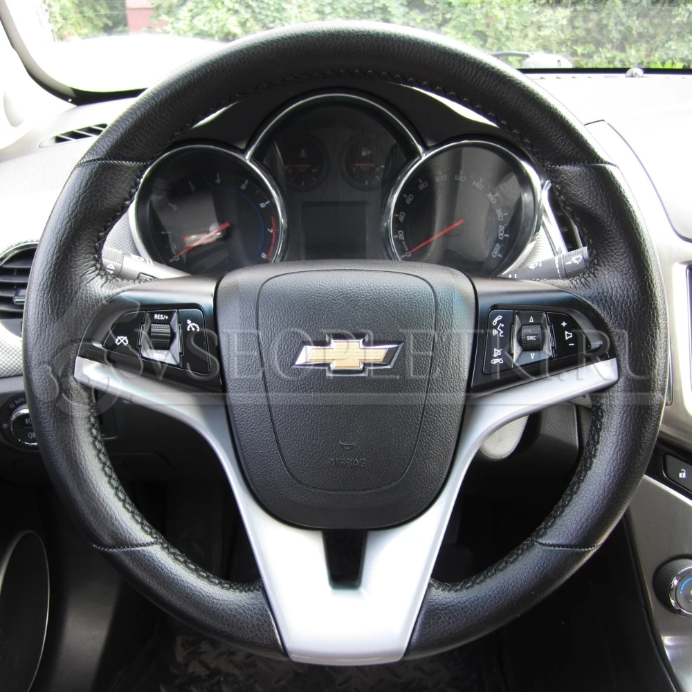 Оплетка на руль &quotChevrolet Cruze&quot (Шевроле Круз) для кожаного руля - черная текстурная