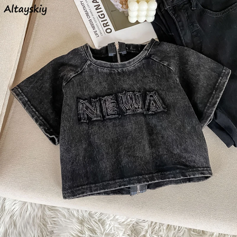 

Женская джинсовая футболка с коротким рукавом, с надписью, на молнии