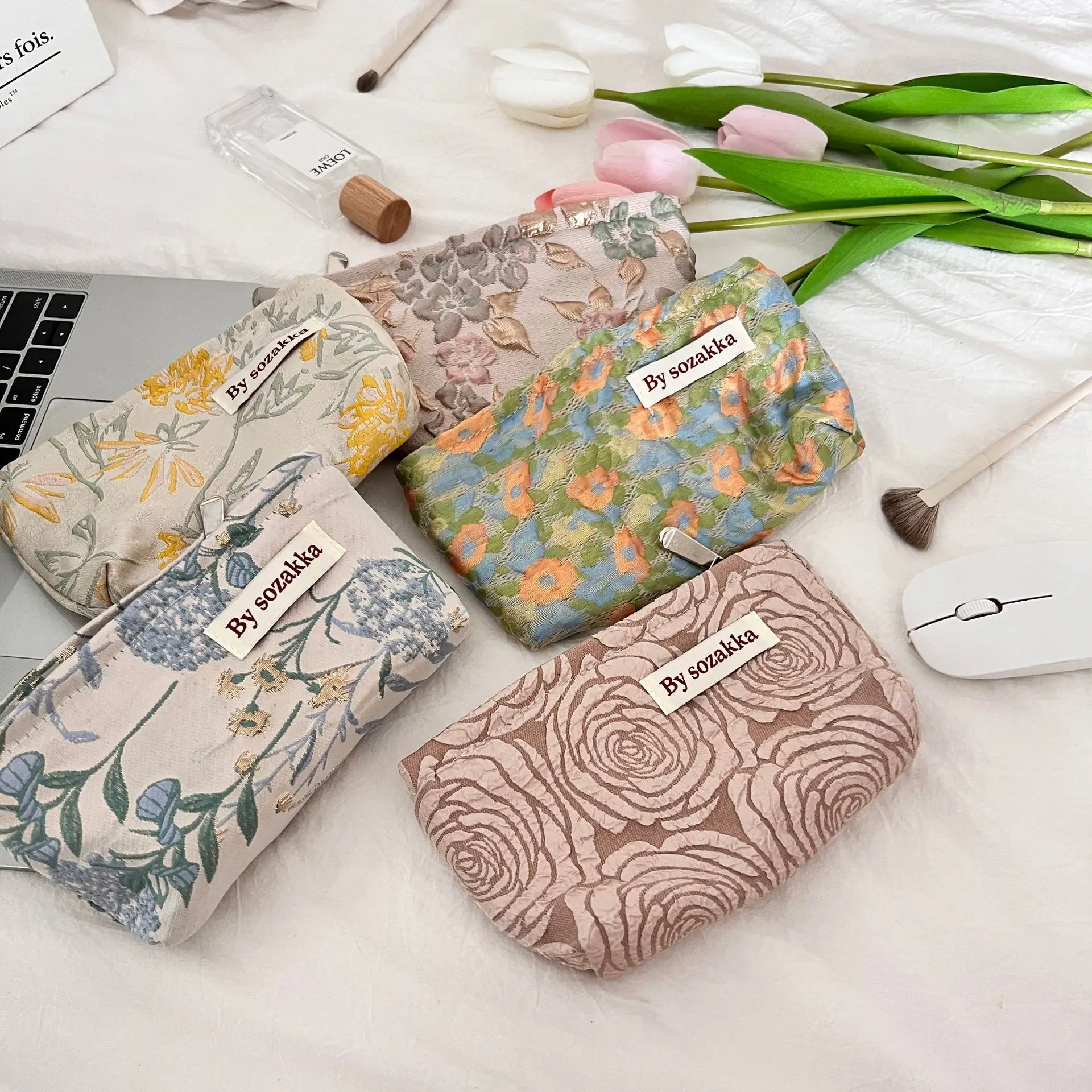 

French Embossed Flower Makeup Bags Simple Portable Handbag Leisure Mobile Phone Walking Clutch Fashion Cosmetics Storage Bag