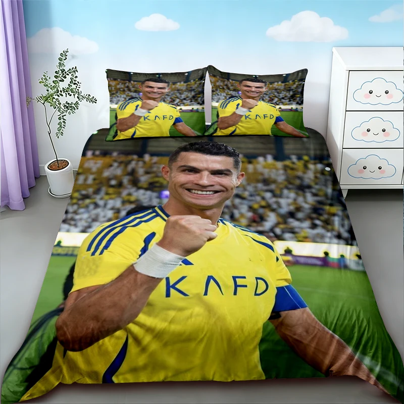 Комплект постельного белья CR7 из 3 предметов: пододеяльник с футбольной тематикой Криштиану Роналду для комфортного и дышащего сна (размеры QueenKing) (art.: 3920db67dfaa5) - 3920db67dfaa5