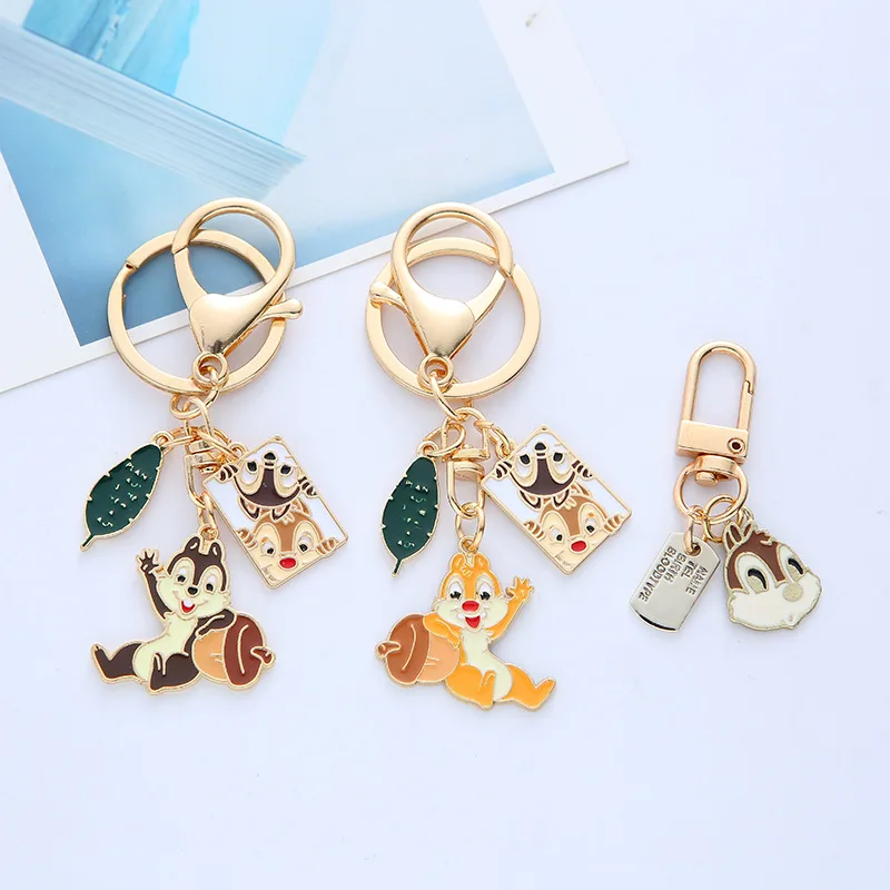 

Creative cartoon squirrel metal keychain cute anime trend car keychain personality couple bag ornaments