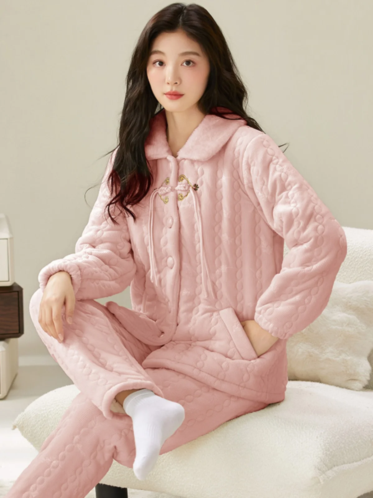 Женские зимние пижамы на флисовой подкладке утолщенные трехслойные стеганые