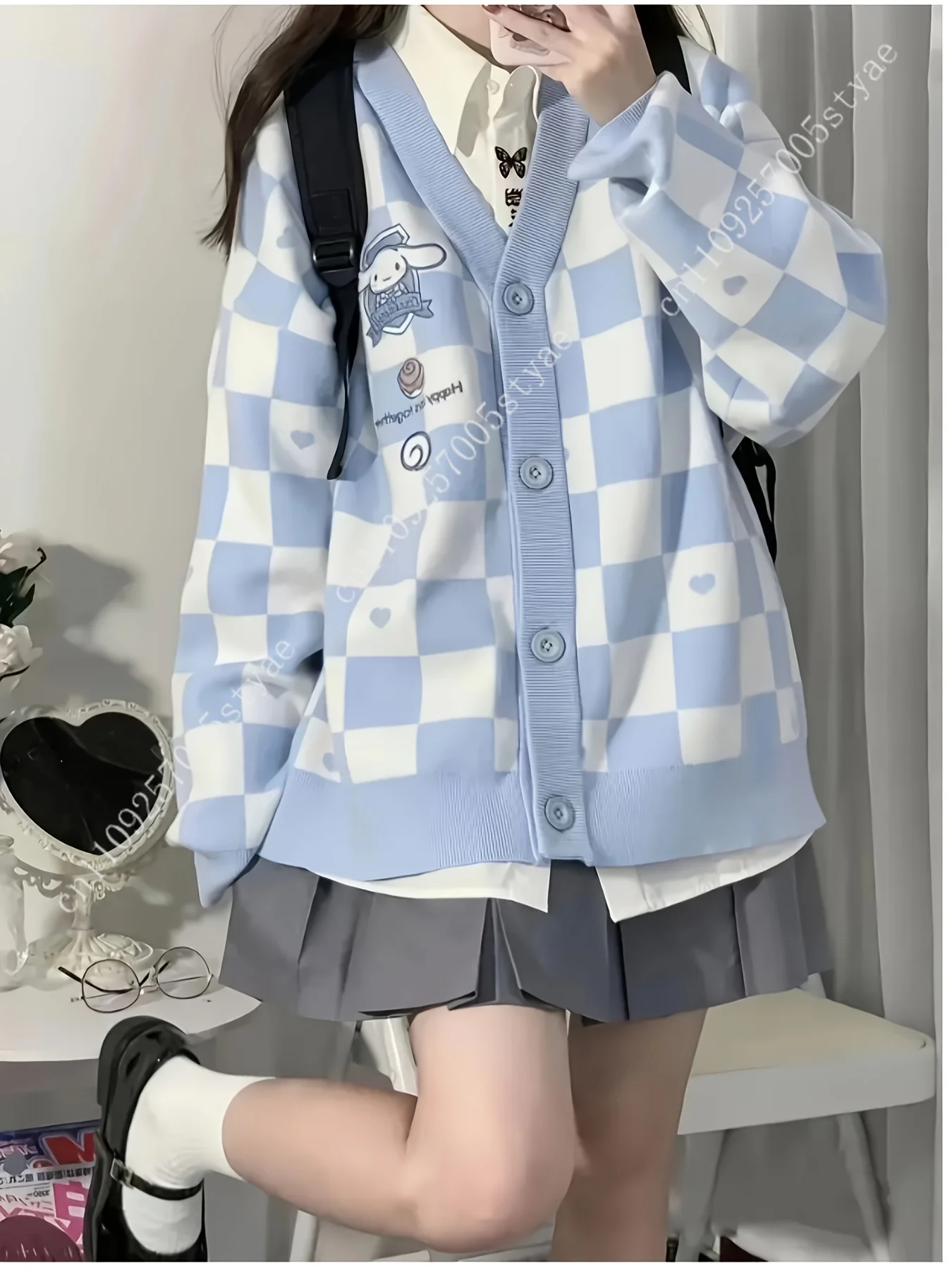 Фото Светло-голубой белый клетчатый кардиган Cinnamoroll с дизайном в виде сердечек для подростков и женщин, тонкий свитер с длинными рукавами. №3
