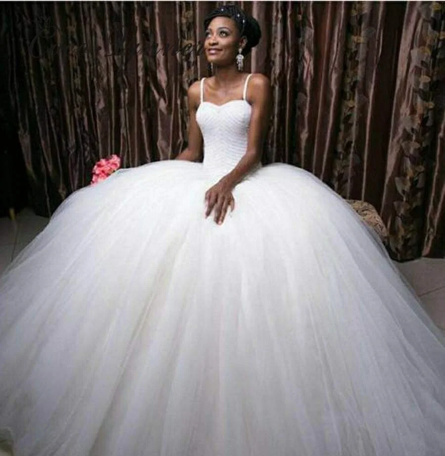 

Custom Made Spaghetti Neckline Sweetheart Pearls Beading Luxury Wedding Dresses Puffy Ball Gown Africa Design