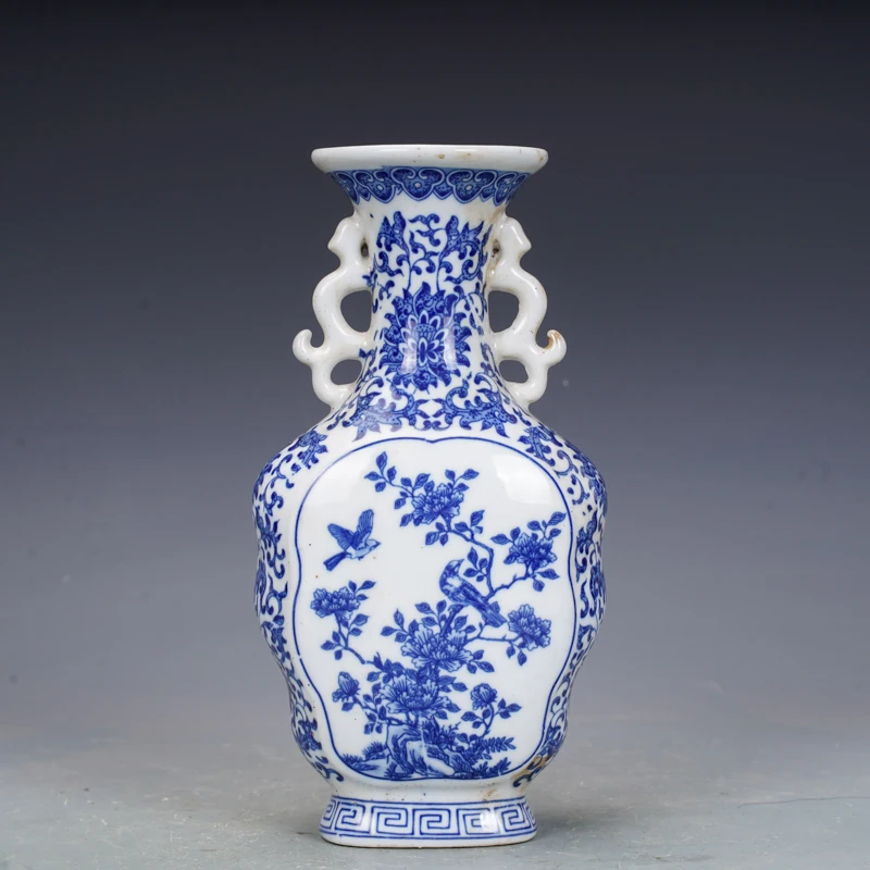 

Qing Dynasty Qianlong фарфор синий и белый цветок и птица дизайн два уха ваза античный фарфор Цзиндэчжэнь украшения