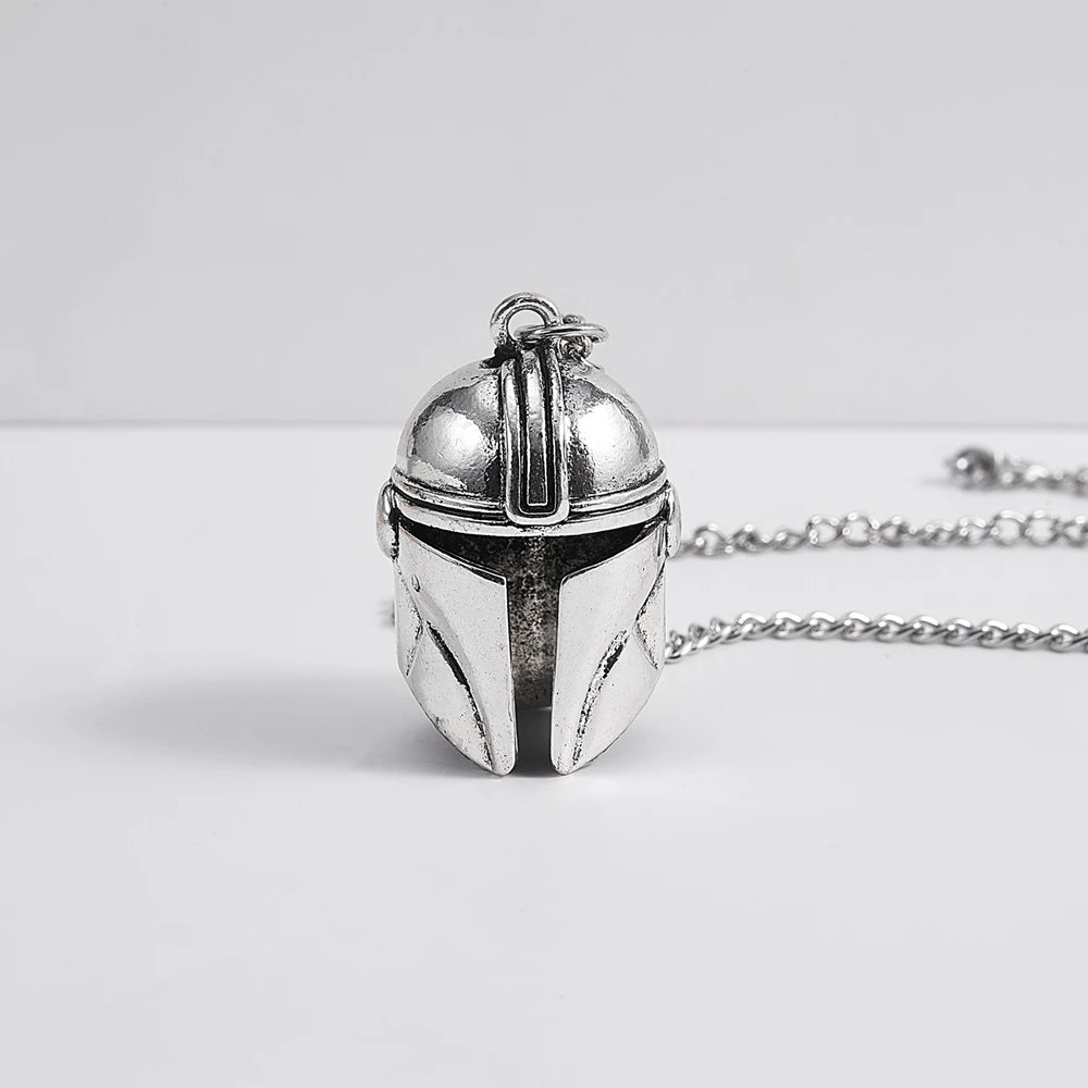 

3D Classic Cosmic War Alien Helmet Pendant Necklace Ancient Silver Color Retro Trendy Jewelry Accessories for Men Boys