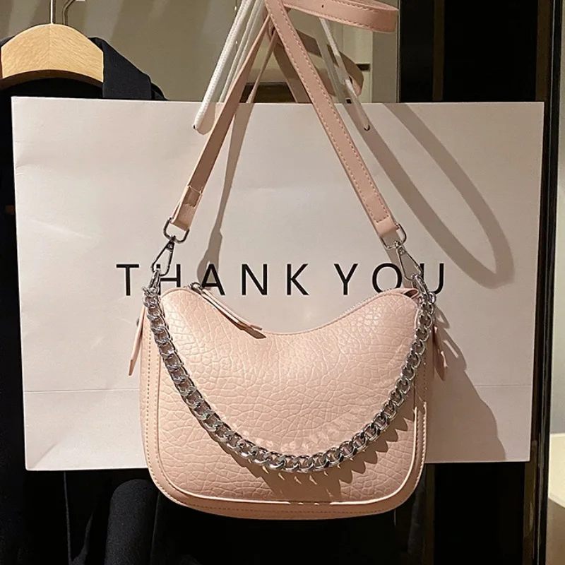 

Однотонная Корейская сумка на плечо для женщин, новинка 2023, модная летняя сумка через плечо, Повседневная сумка для отпуска на цепочке, маленькая сумка-мешок