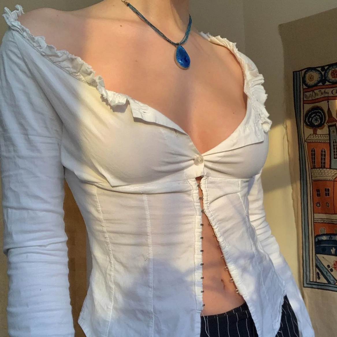 

Женская футболка с глубоким вырезом и V-образным вырезом