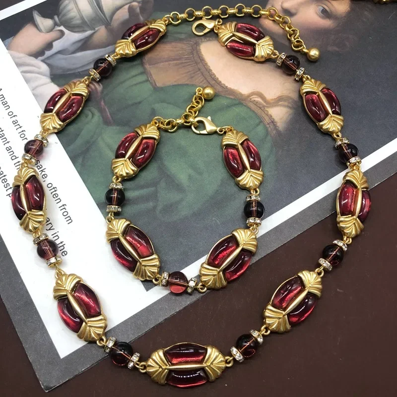 Элегантный винтажный дворцовый стиль красный орнамент жемчужное ожерелье