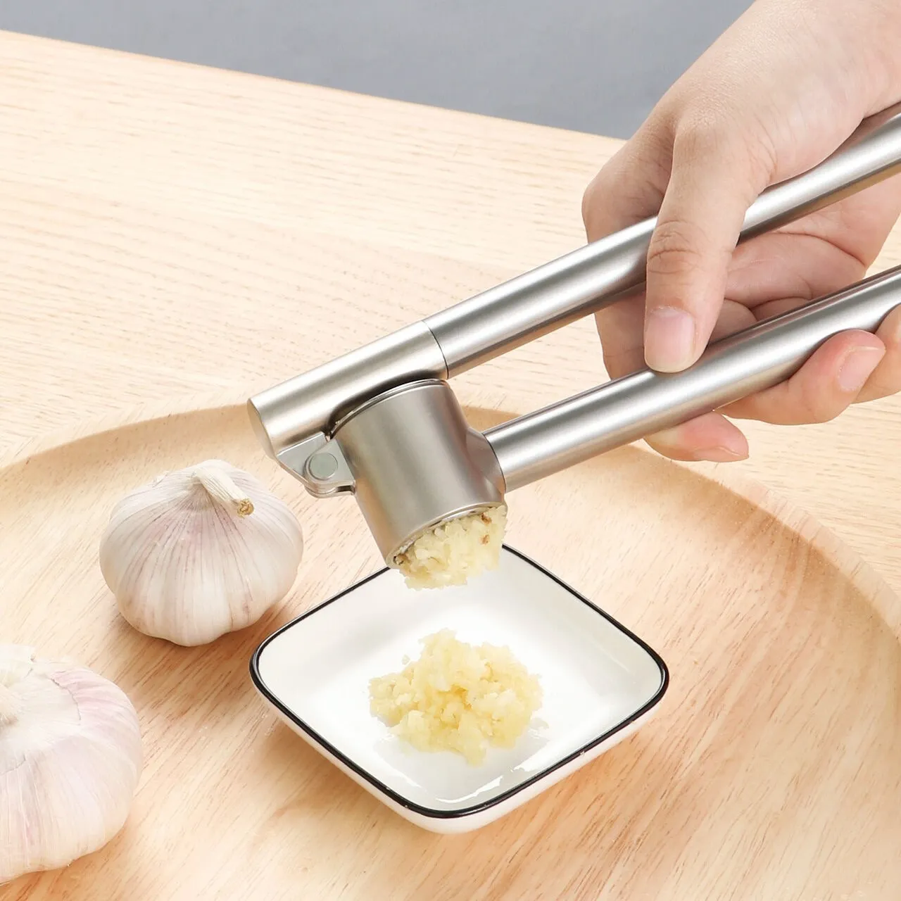 

Zinc AlloyGarlic Press Stainless Steel Garlic Chopper Manual Garlic Crusher Squeezer Masher